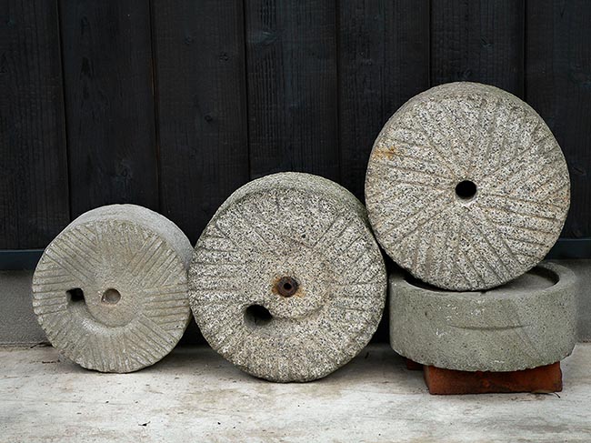 [© Millstones, Ine by Amory B. Lovins is described with Fine Art, International, Stock, Beige, Black, White, Gray, Neutrals, Brown, Antiques, Carving, Old things, Millstone, Japan, Tango Peninsula, Port, Coastline, Village, Town, Harbor, 2005, Autumn, Horizontal, Color hit 43531 rate ]